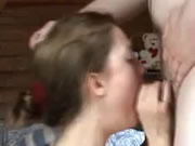 Ragazza latina gola profonda con un ragazzo sconosciuto
