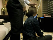 asiatico fetish strofinando i capelli masturbazione con la mano 4