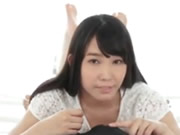 Carino ragazza giapponese masturbazione con la mano